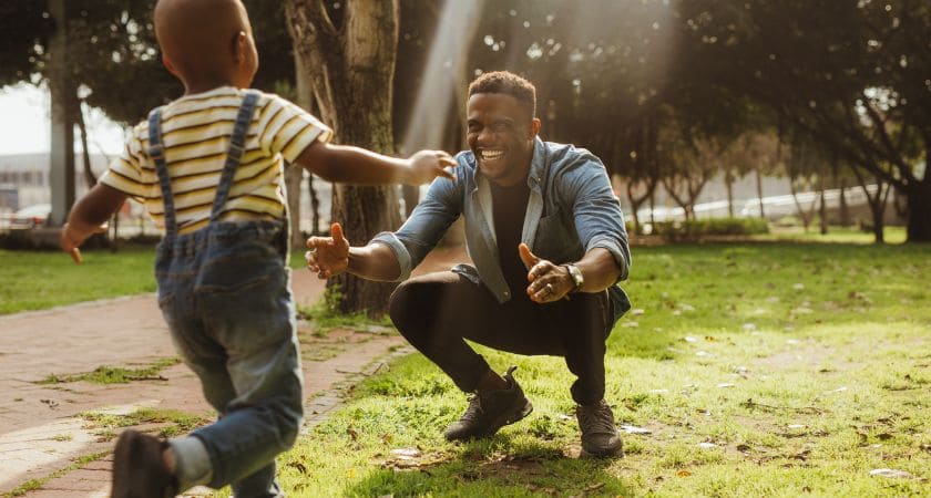 Pai simbolizando proteção, sabedoria e presença espiritual nos sonhos.