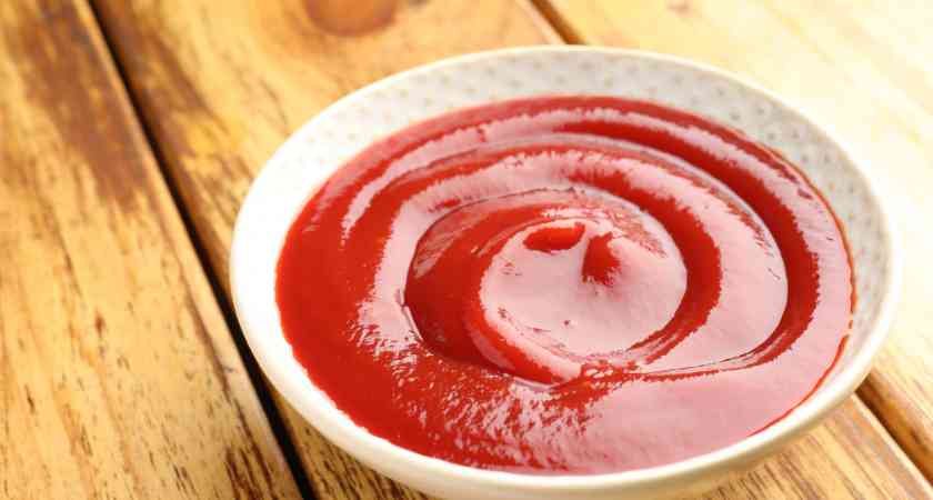 Sonhar com ketchup e seu significado espiritual segundo a interpretação cristã dos sonhos.
